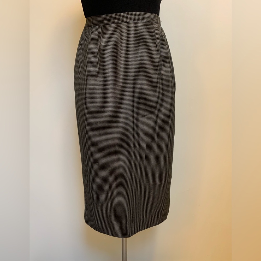 Kasper ASL Skirt-Black and Tan Mini Houndstooth Pattern-Lined-Poly Rayon Blend-8
